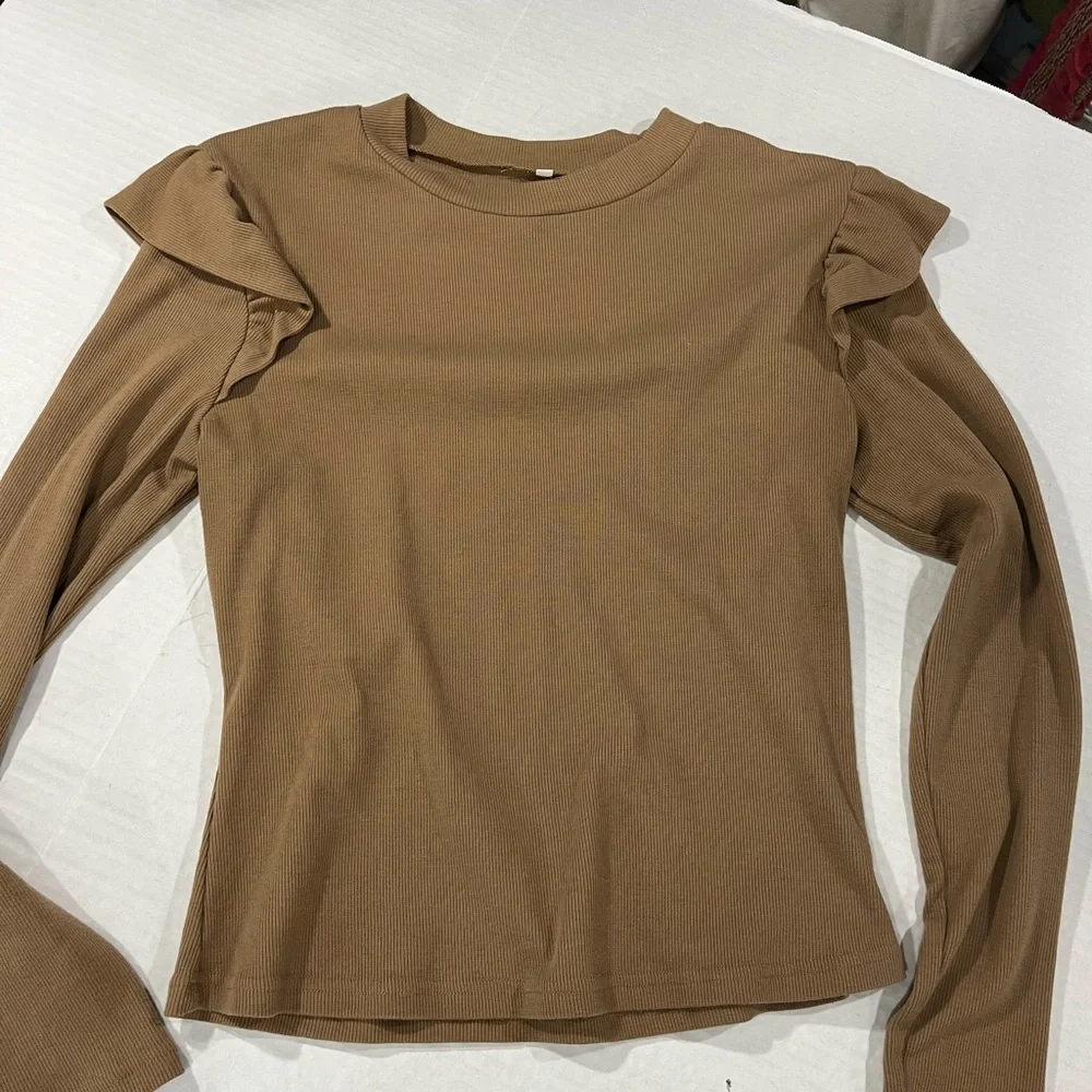 LONG SLEEVE RIBBED RUFFLE DETAIL TOP (847) - Picture 2 of 12